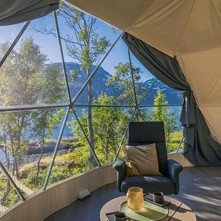 Isbreen The Glacier Lodge