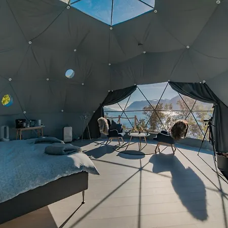 Isbreen The Glacier Lodge